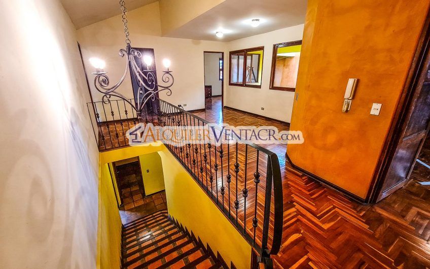 Oportunidad! Propiedad de 1.400 m2 con 2 casas en San Rafael Escazú x Country Club