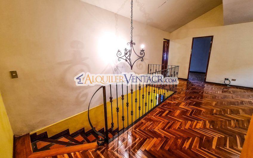 Oportunidad! Propiedad de 1.400 m2 con 2 casas en San Rafael Escazú x Country Club