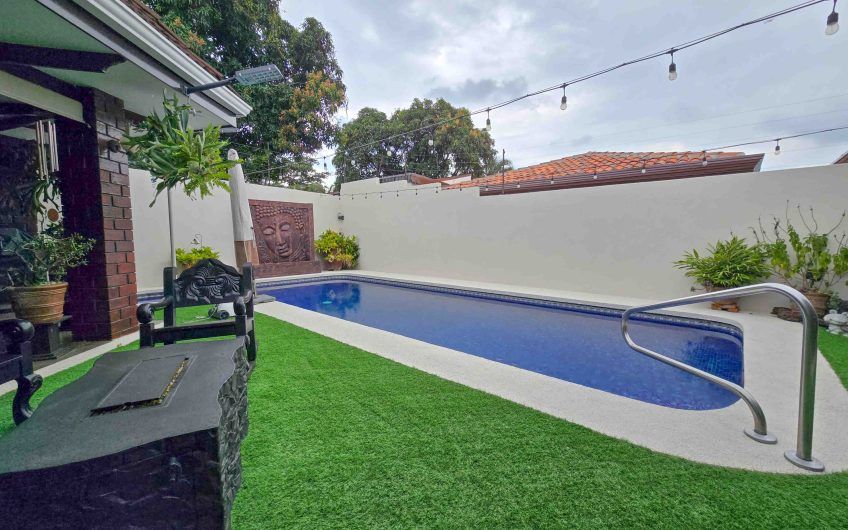 Casa de Una Planta con Piscina Privada en Bello Horizonte Escazú