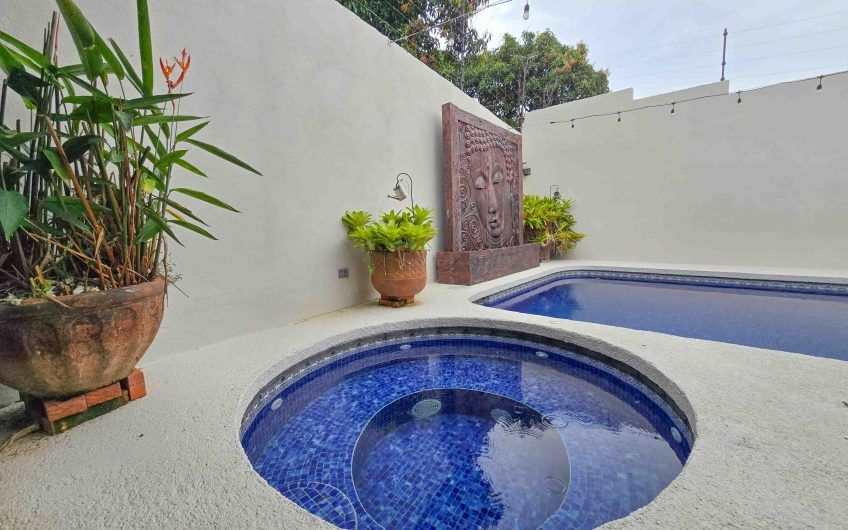 Casa de Una Planta con Piscina Privada en Bello Horizonte Escazú