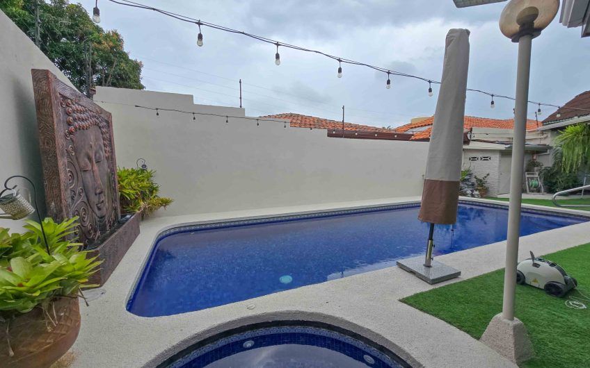 Casa de Una Planta con Piscina Privada en Bello Horizonte Escazú