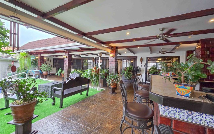 Casa de Una Planta con Piscina Privada en Bello Horizonte Escazú