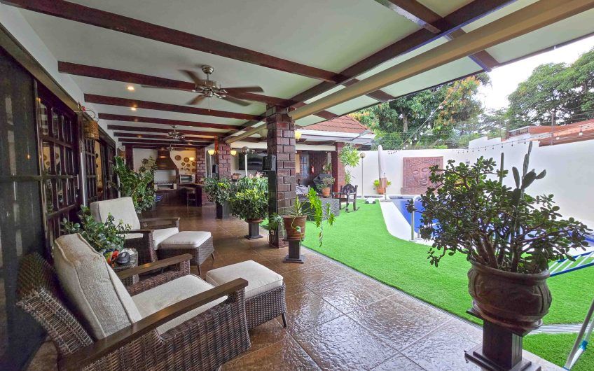 Casa de Una Planta con Piscina Privada en Bello Horizonte Escazú