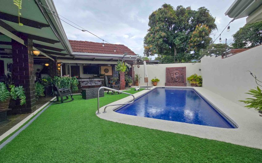 Casa de Una Planta con Piscina Privada en Bello Horizonte Escazú