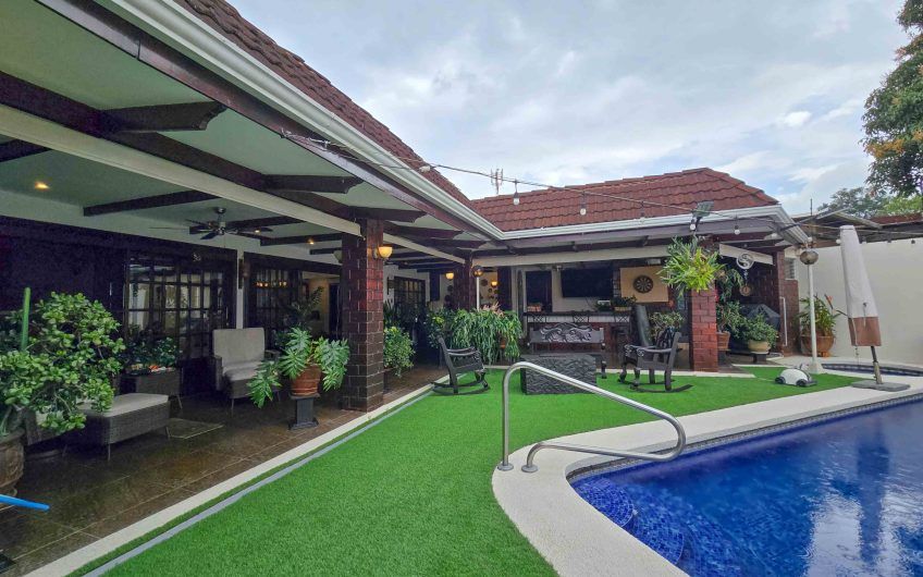 Casa de Una Planta con Piscina Privada en Bello Horizonte Escazú