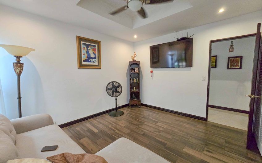 Casa de Una Planta con Piscina Privada en Bello Horizonte Escazú