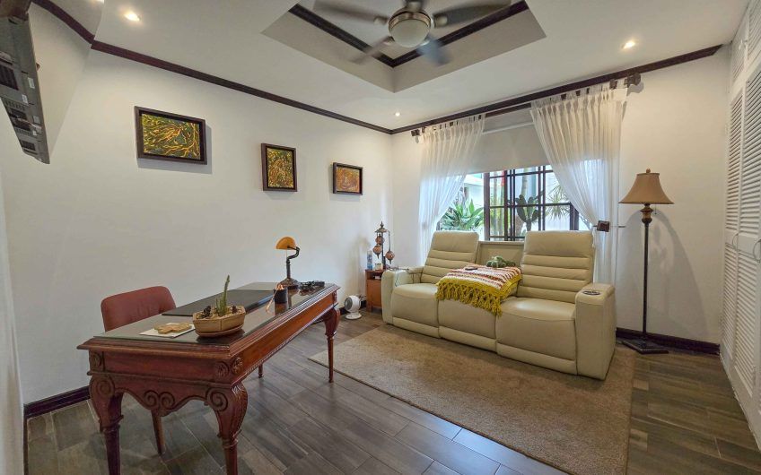 Casa de Una Planta con Piscina Privada en Bello Horizonte Escazú