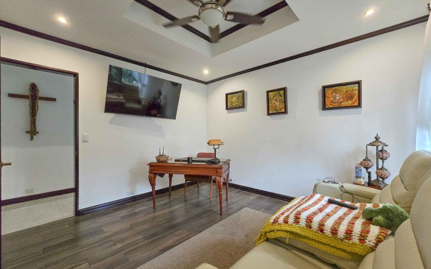 Casa de Una Planta con Piscina Privada en Bello Horizonte Escazú