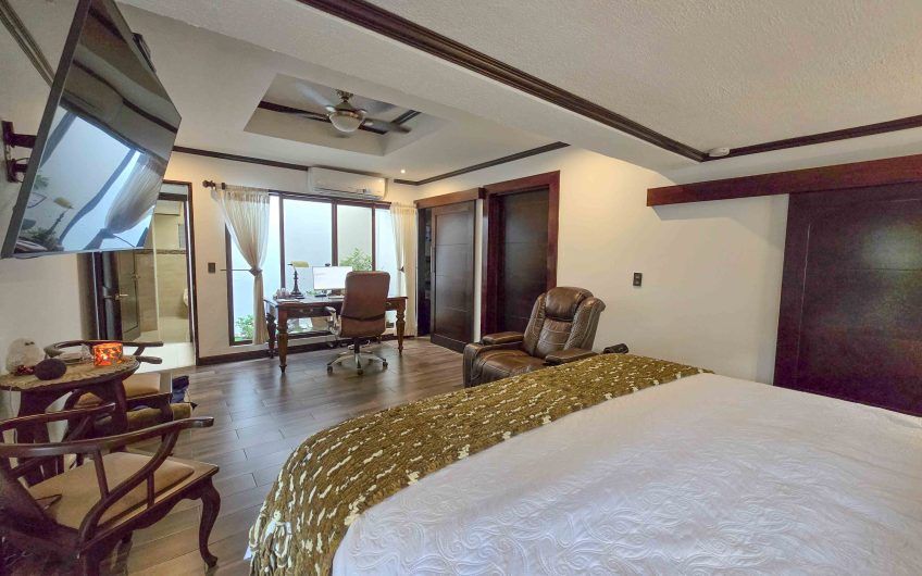 Casa de Una Planta con Piscina Privada en Bello Horizonte Escazú