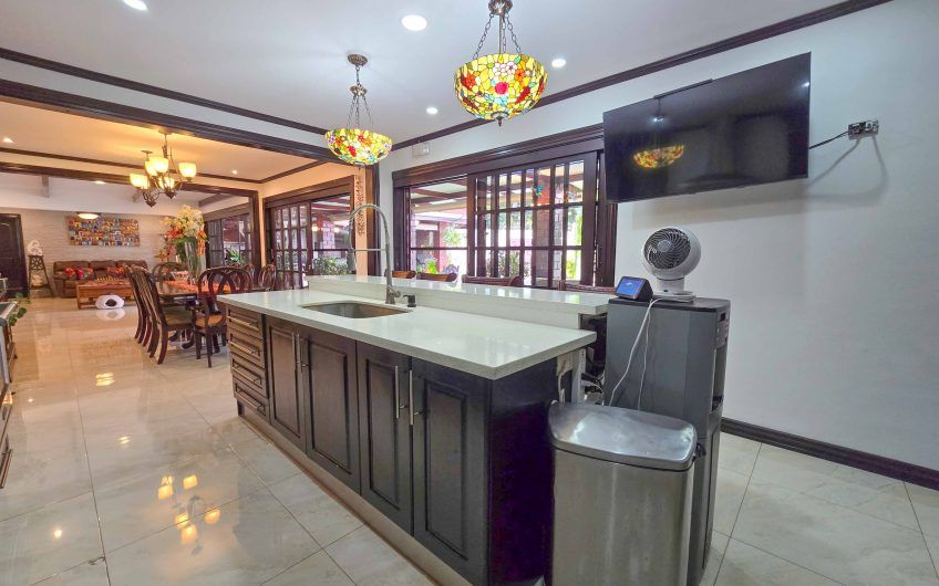 Casa de Una Planta con Piscina Privada en Bello Horizonte Escazú