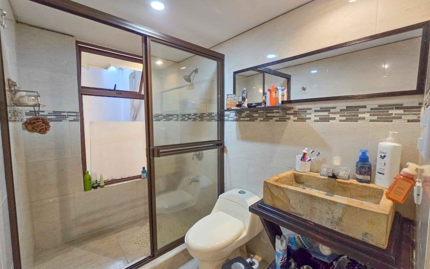 Casa de Una Planta con Piscina Privada en Bello Horizonte Escazú