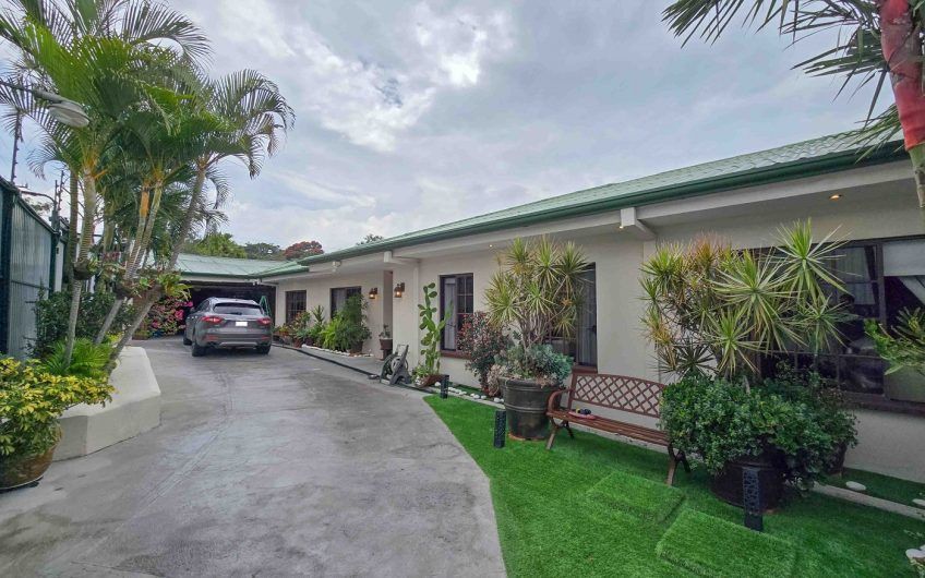 Casa de Una Planta con Piscina Privada en Bello Horizonte Escazú