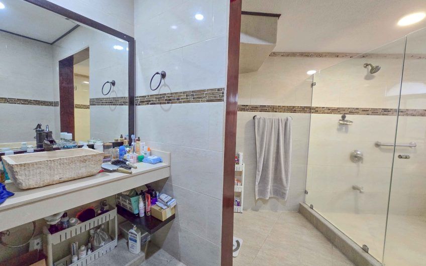 Casa de Una Planta con Piscina Privada en Bello Horizonte Escazú