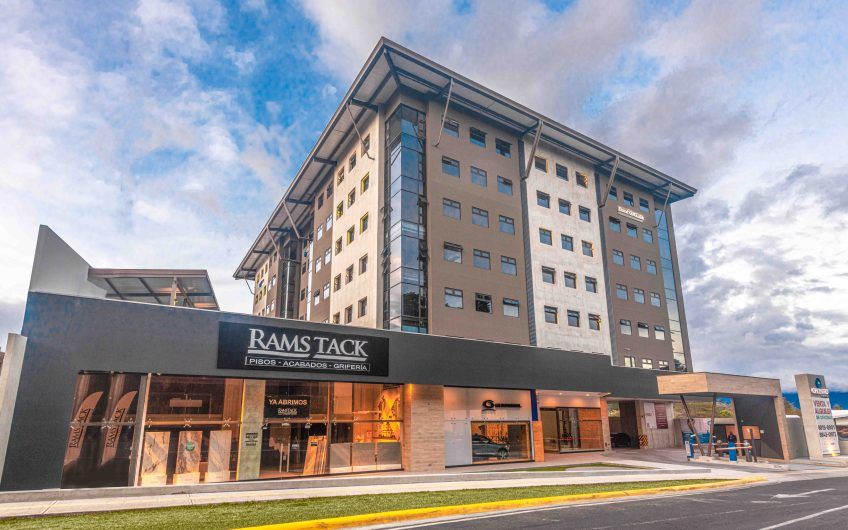 Oficentro Momentum Pinares Curridabat! Oficina de 411 m2