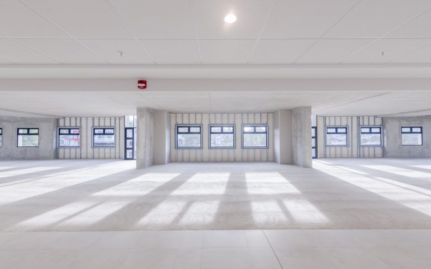 Oficentro Momentum Pinares Curridabat! Oficina de 411 m2