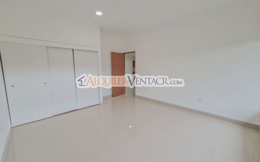 Apartamento + bodega (con uso suelo ZMRC) en Sabana Sur x Torre Universal