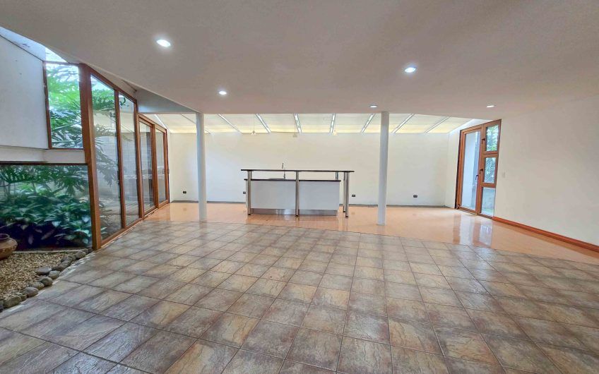 Condo Contemporáneo de 432 m2 con vista en Guachipelín Escazú