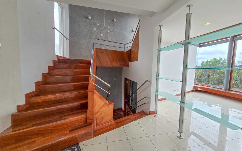 Condo Contemporáneo de 432 m2 con vista en Guachipelín Escazú