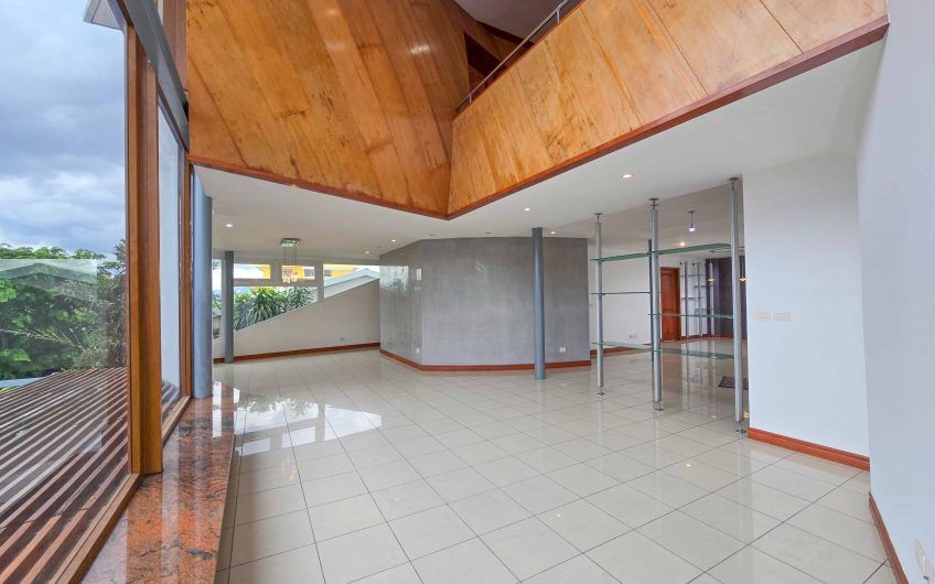 Condo Contemporáneo de 432 m2 con vista en Guachipelín Escazú