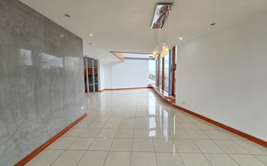 Condo Contemporáneo de 432 m2 con vista en Guachipelín Escazú