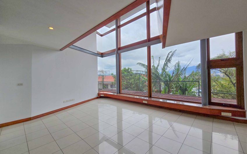 Condo Contemporáneo de 432 m2 con vista en Guachipelín Escazú