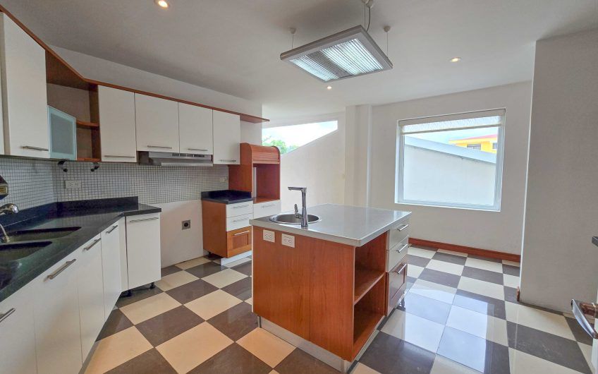 Condo Contemporáneo de 432 m2 con vista en Guachipelín Escazú