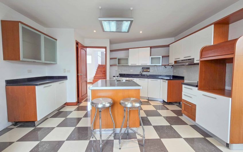 Condo Contemporáneo de 432 m2 con vista en Guachipelín Escazú