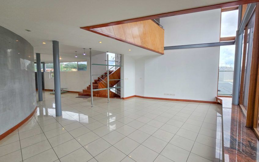 Condo Contemporáneo de 432 m2 con vista en Guachipelín Escazú