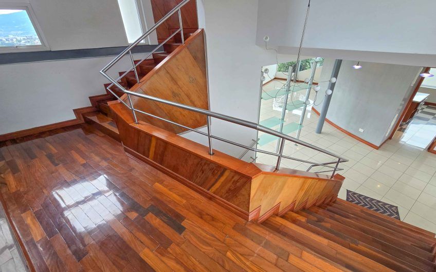 Condo Contemporáneo de 432 m2 con vista en Guachipelín Escazú