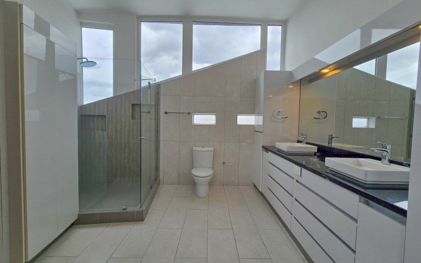 Condo Contemporáneo de 432 m2 con vista en Guachipelín Escazú