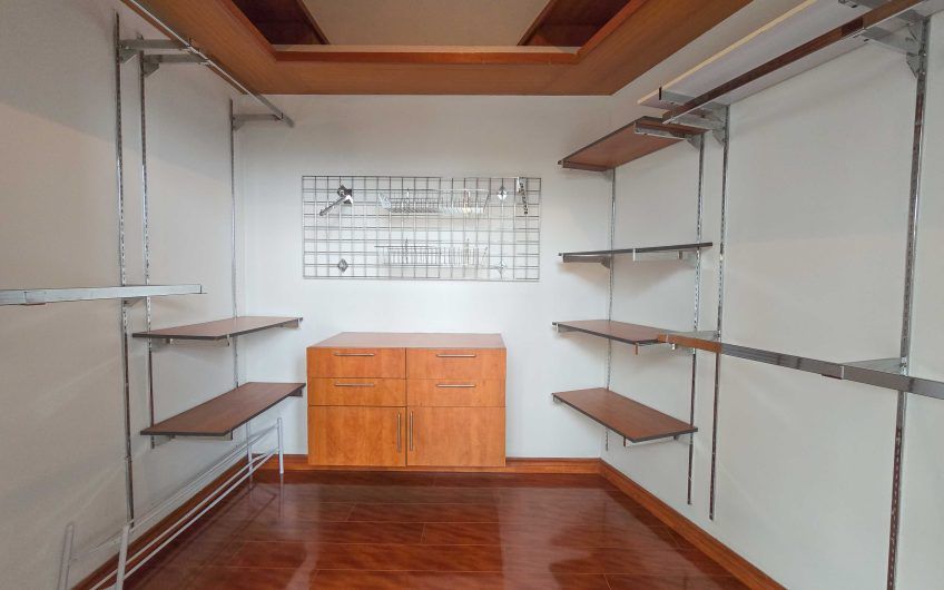 Condo Contemporáneo de 432 m2 con vista en Guachipelín Escazú