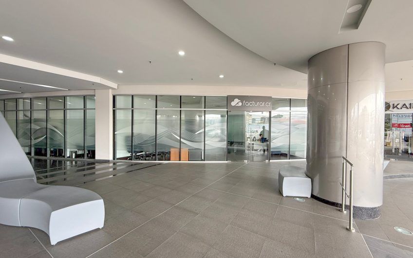 Oficina de 585 m2 en Oficentro Torre Cordillera Rohrmoser Pavas