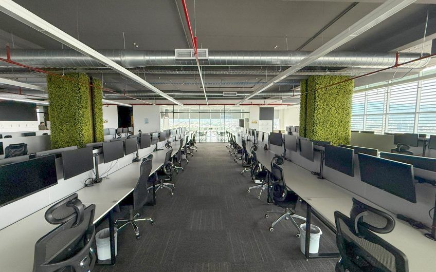 Oficina de 585 m2 en Oficentro Torre Cordillera Rohrmoser Pavas