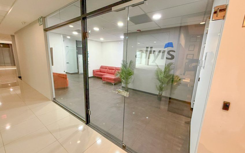 Oficina de 585 m2 en Oficentro Torre Cordillera Rohrmoser Pavas