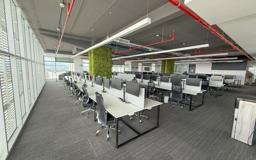 Oficina de 585 m2 en Oficentro Torre Cordillera Rohrmoser Pavas