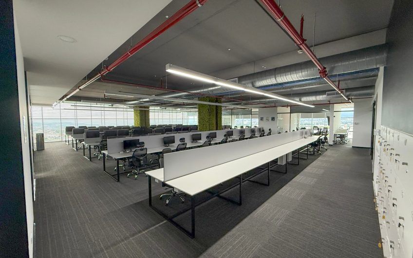 Oficina de 585 m2 en Oficentro Torre Cordillera Rohrmoser Pavas