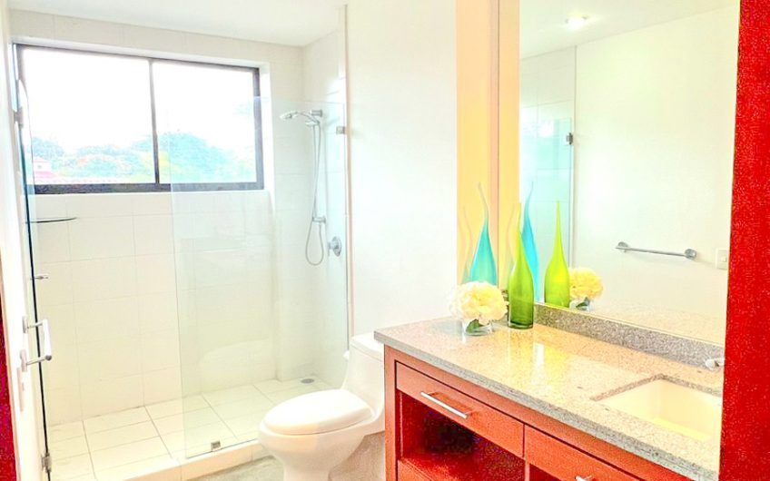 Condo estilo Loft con terrazas y vista en Santa Ana Piedades