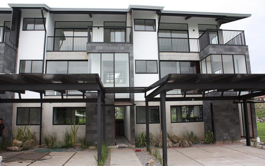 Condo estilo Loft con terrazas y vista en Santa Ana Piedades