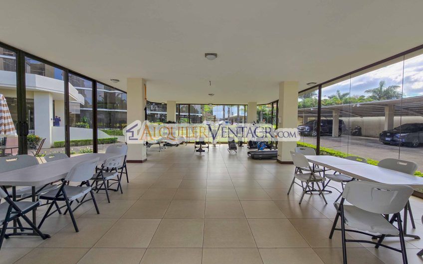 Apartamento de 3 habit. + de servicio con vista en Bello Horizonte Escazú