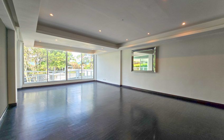 Apartamento en 1er nivel con terraza grande en Bello Horizonte Escazú