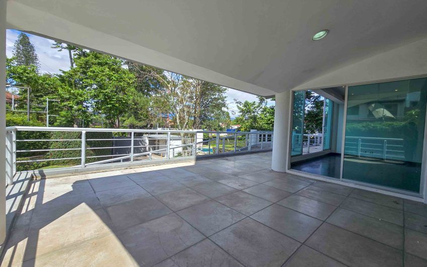 Apartamento en 1er nivel con terraza grande en Bello Horizonte Escazú