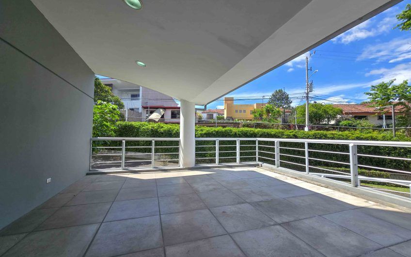 Apartamento en 1er nivel con terraza grande en Bello Horizonte Escazú