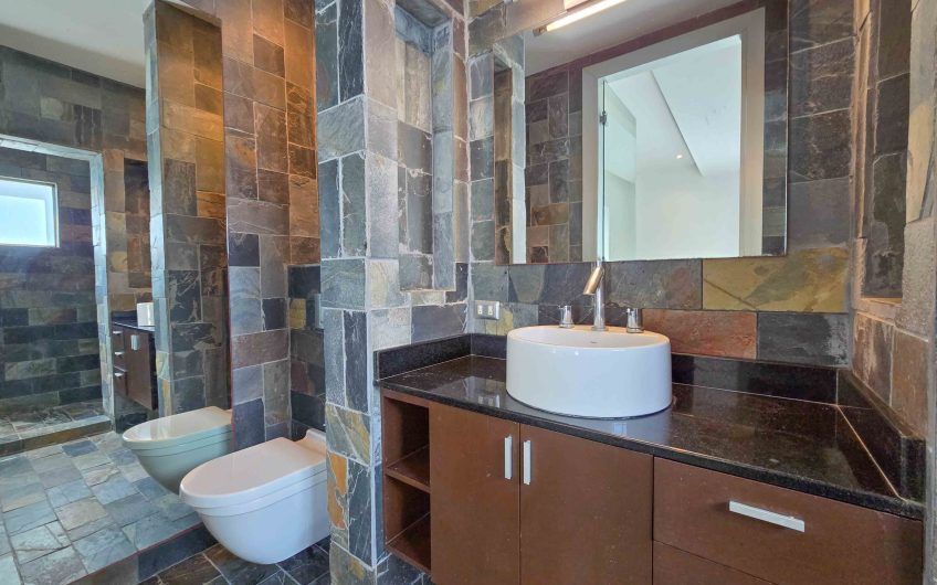 Apartamento en 1er nivel con terraza grande en Bello Horizonte Escazú