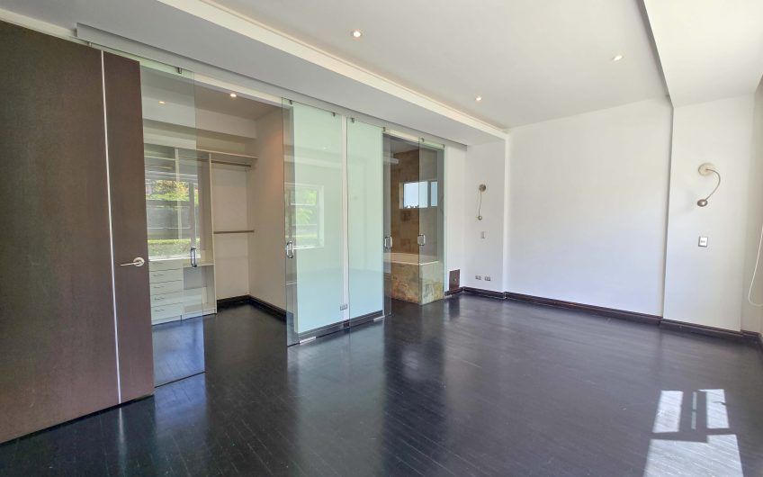 Apartamento en 1er nivel con terraza grande en Bello Horizonte Escazú