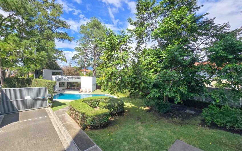 Apartamento en 1er nivel con terraza grande en Bello Horizonte Escazú