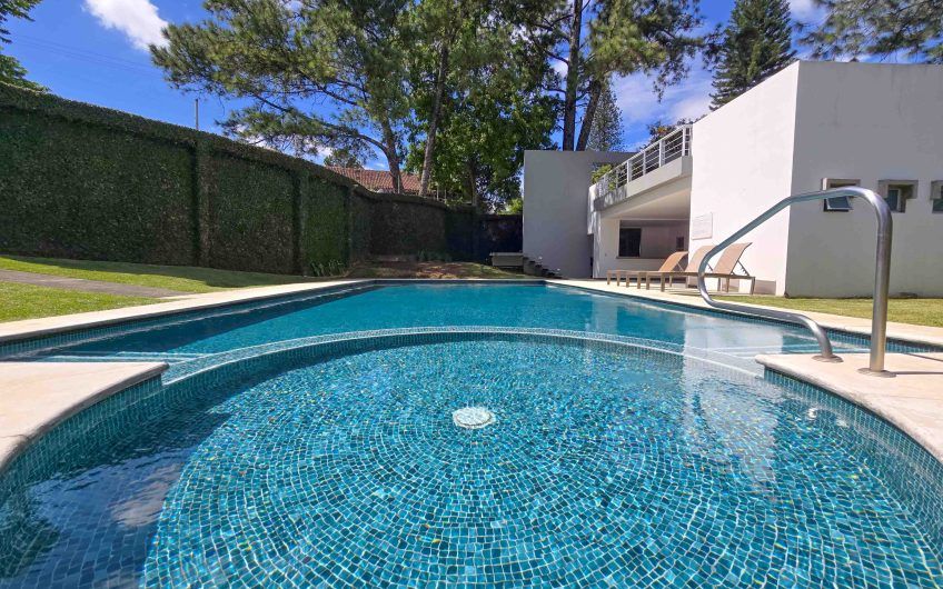 Apartamento en 1er nivel con terraza grande en Bello Horizonte Escazú