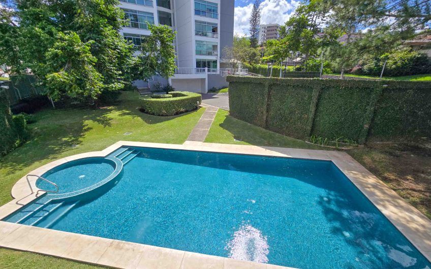 Apartamento en 1er nivel con terraza grande en Bello Horizonte Escazú