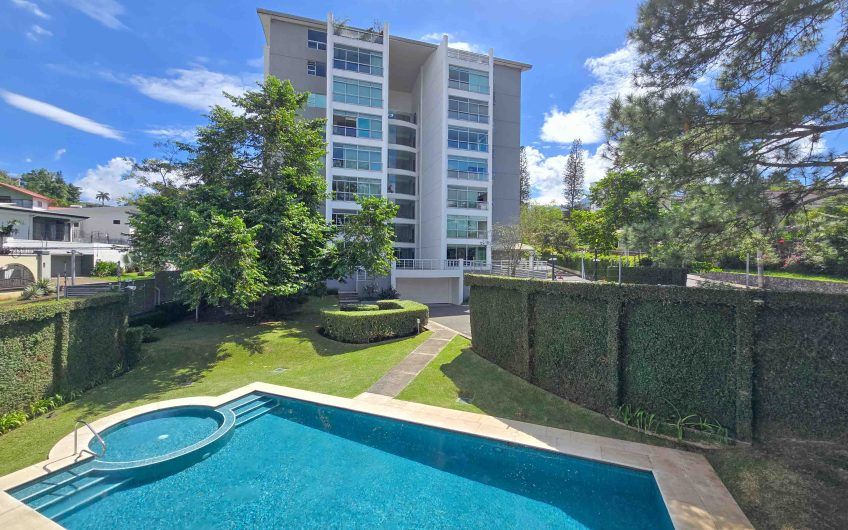 Apartamento en 1er nivel con terraza grande en Bello Horizonte Escazú