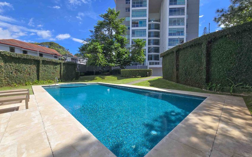 Apartamento en 1er nivel con terraza grande en Bello Horizonte Escazú