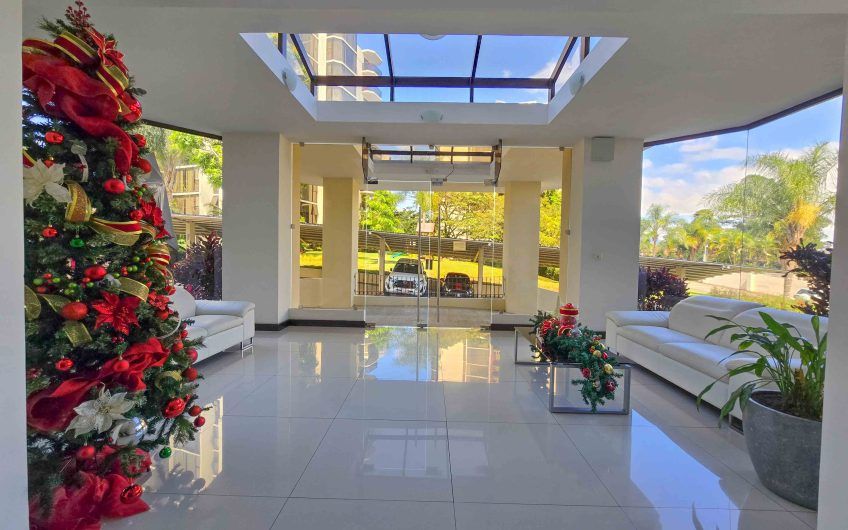 Apartamento de 3 habit. + de servicio con vista en Bello Horizonte Escazú